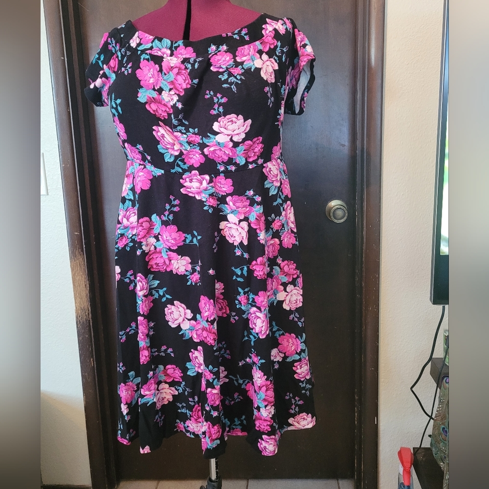 Floral Torrid dress - Picture 2 of 4